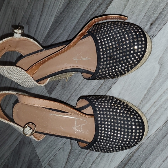 Shoes - Picture 2 of 4